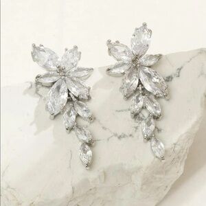 EARRINGS | Rhinestone Flower Burst NWT.